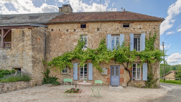 Exterior - Alluring Holiday Home in Dégagnac With Jacuzzi (Degagnac)