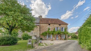Reception - Alluring Holiday Home in Dégagnac With Jacuzzi (Degagnac)