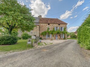 Reception - Alluring Holiday Home in Dégagnac With Jacuzzi (Degagnac)