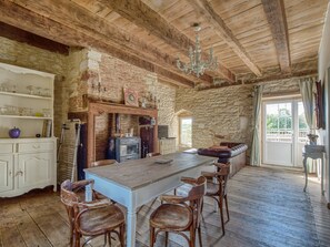 Dining - Alluring Holiday Home in Dégagnac With Jacuzzi (Degagnac)