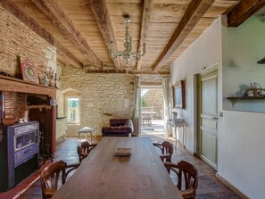 Dining - Alluring Holiday Home in Dégagnac With Jacuzzi (Degagnac)