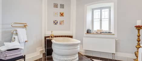 House | Bathroom | Bathtub, towels