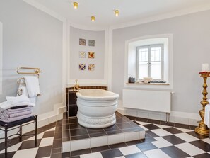 Hus | Badrum | Badkar och handdukar