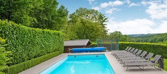 Family Escape With Pool