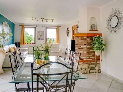 Family Escape With Pool