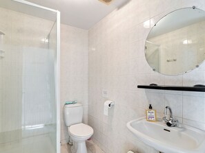 Shower - Delightful Holiday Home in Chapelle Neuve With Swimming Pool (La Chapelle-Neuve)