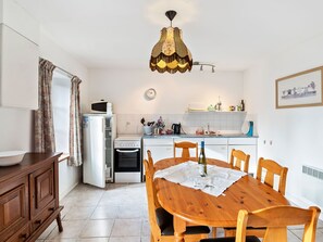 Dining - Delightful Holiday Home in Chapelle Neuve With Swimming Pool (La Chapelle-Neuve)