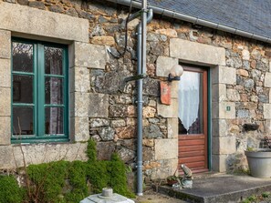 Exterior - Delightful Holiday Home in Chapelle Neuve With Swimming Pool (La Chapelle-Neuve)