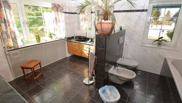 Apartment | Bathroom
