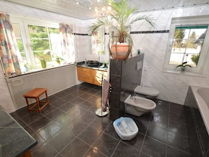 Apartment | Bathroom