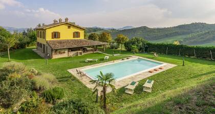 Villa in Piandimeleto With Pool & Sauna