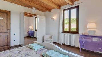 3 bedrooms, individually furnished, iron/ironing board, bed sheets