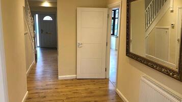 5 bedrooms, bed sheets