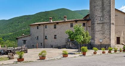 Rustic Mansion in Scheggino near Marmore Waterfalls