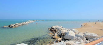 Villa w/ Wine Tours Near Beach