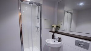 Unclassified image, 4 of 24, button - Alluring 1-bedroom Apartment for Couples in Liverpool (Liverpool)