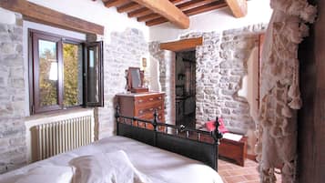 Apartment | 1 bedroom, individually furnished, iron/ironing board, bed sheets