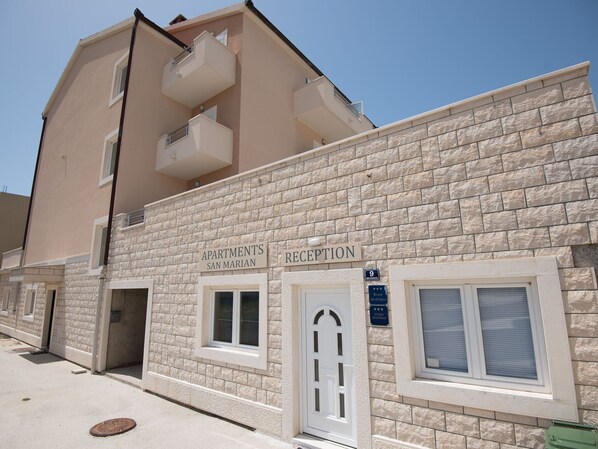 Exterior - Lovely Apartment in Podstrana With Garden (Podstrana)