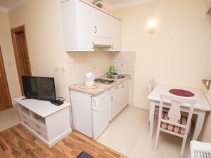 Dining - Lovely Apartment in Podstrana With Garden (Podstrana)