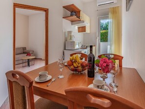 Apartment | Dining - Pretty Apartment in Banjole near Sea Beach & Town Center (Medulin)