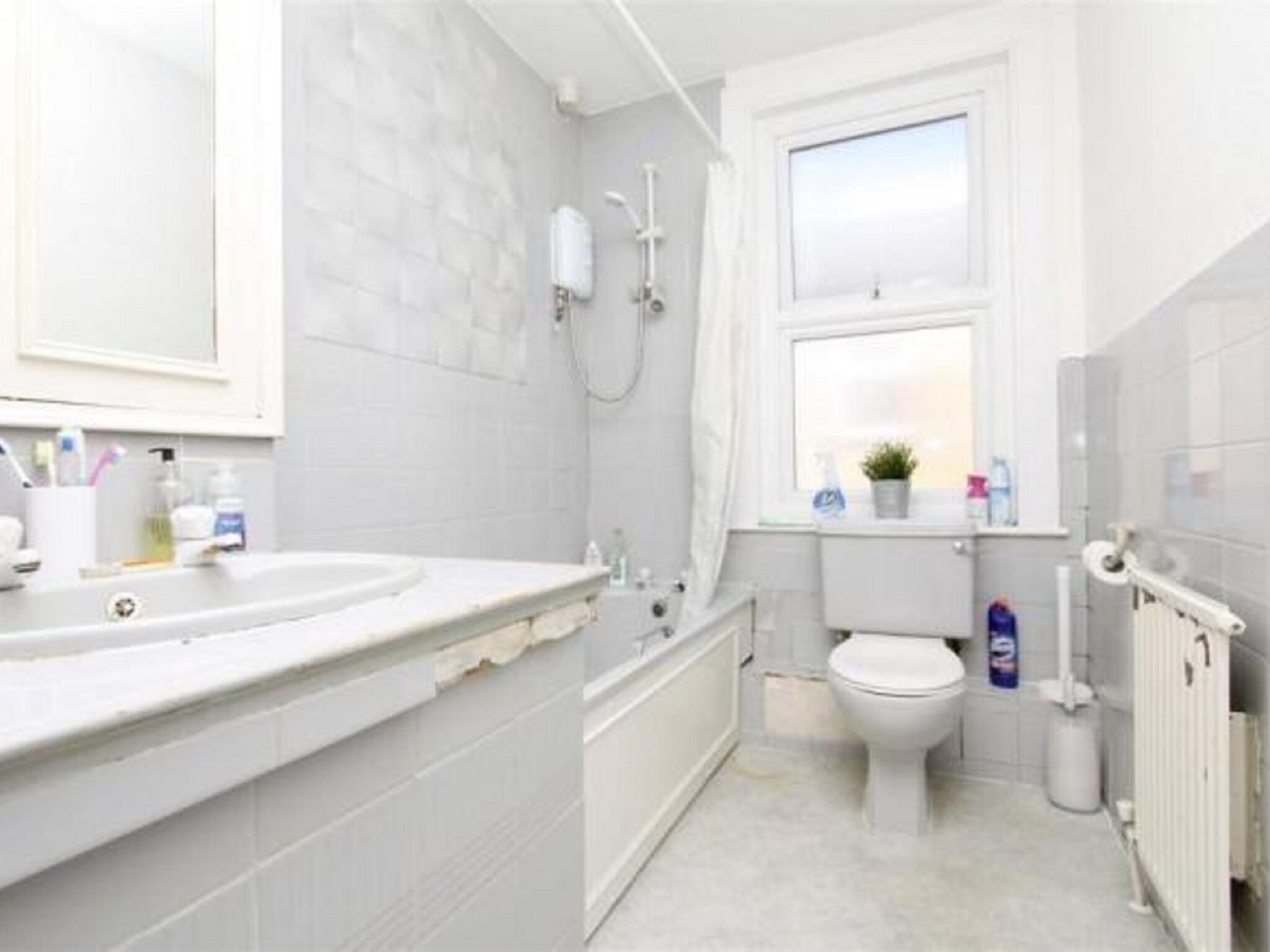 Vòi sen/bồn tắm kết hợp, khăn tắm 