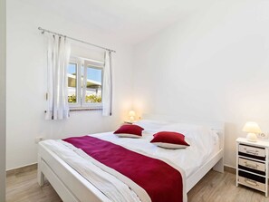 3 bedrooms, individually furnished - Stylish Holiday Home in Banjole With Swimming Pool (Medulin)