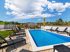 Outdoor pool - Stylish Holiday Home in Banjole With Swimming Pool (Medulin)