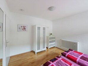 Casa | 6 habitaciones, muebles diferentes y tabla de planchar con plancha 