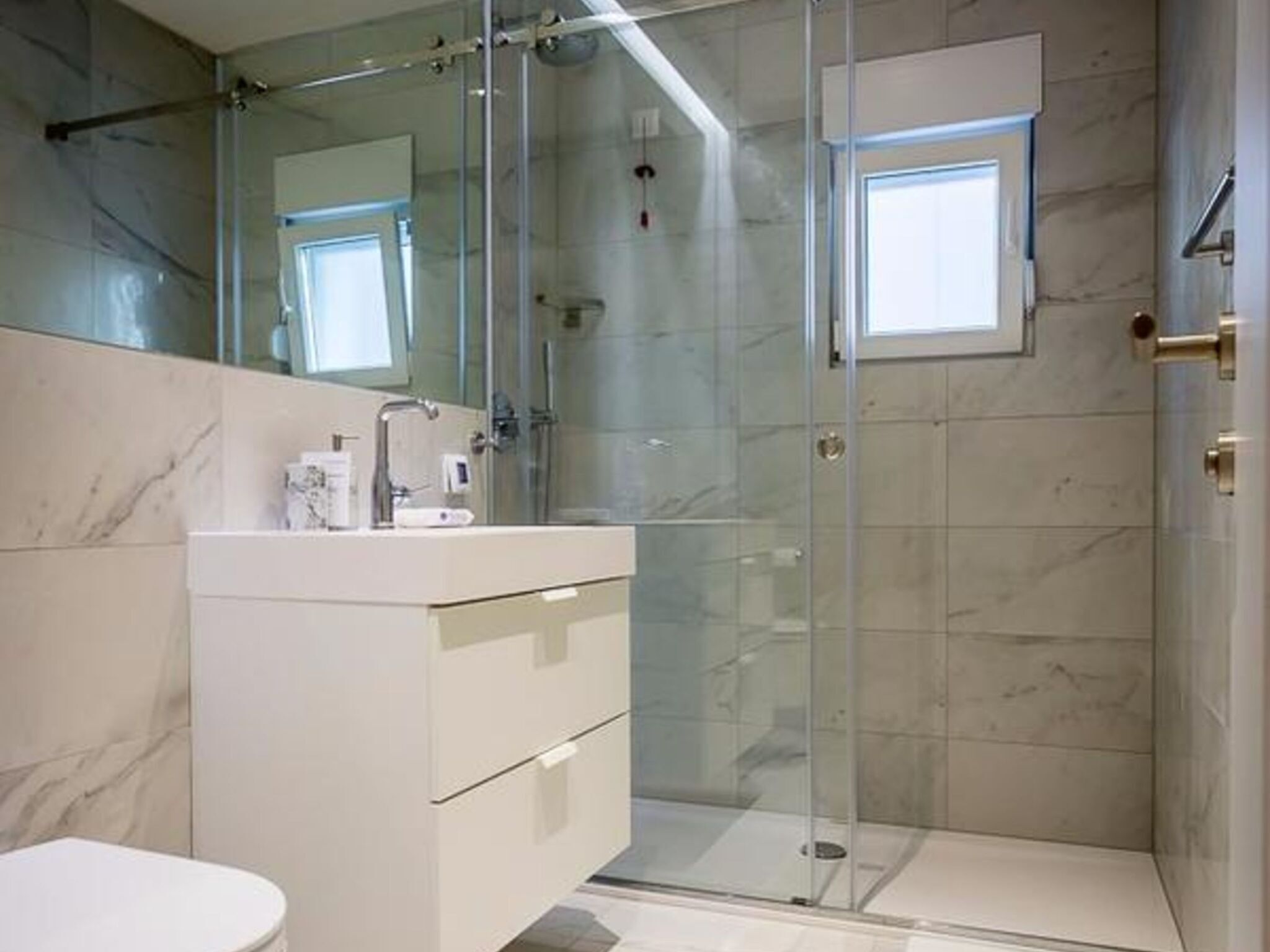 Shower, towels