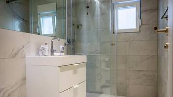 Shower, towels