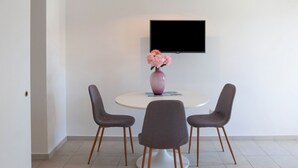 Dining - Ravishing Villa in Makarska near Nugal Beach & Vepric (Makarska)