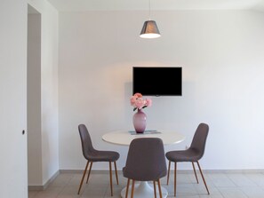 Dining - Ravishing Villa in Makarska near Nugal Beach & Vepric (Makarska)