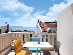 Balcony - Ravishing Villa in Makarska near Nugal Beach & Vepric (Makarska)