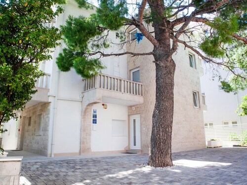 Ravishing Villa in Makarska near Nugal Beach & Vepric