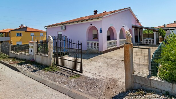 Exterior - Splendid Apartment in Banjole With Terrace (Medulin)