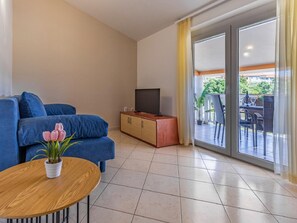 Apartment | Living area - Delicate Apartment in Banjole near Beach Centinera (Medulin)