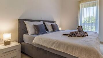 Apartment | 2 bedrooms, individually furnished, bed sheets