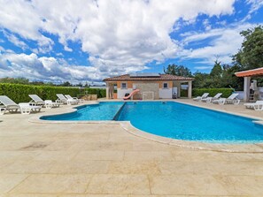 Apartment | Pool | Outdoor pool - Delicate Apartment in Banjole near Beach Centinera (Medulin)