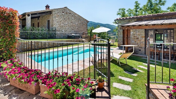 Exterior - Princely Holiday Home in Chitignano With Swimming Pool (Chitignano)