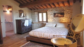 Apartment | 2 bedrooms, individually furnished, iron/ironing board, bed sheets