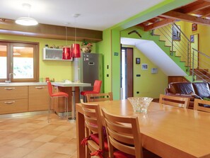 Dining - Mountain-view Holiday Home in Cusano Mutri With Private Garden (Cusano Mutri)