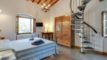 House | 3 bilik tidur, dilengkapkan perabot secara berasingan, cadar katil