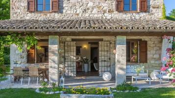 Villa | Exterior