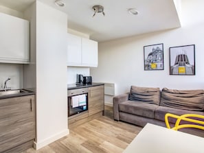 Living room - Plush Apartment in Liverpool with Garden near Royal Albert Docks (Liverpool)