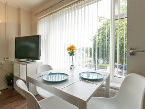 Dining - Elegant Holiday Home in Manchester near Football Museum (Manchester)