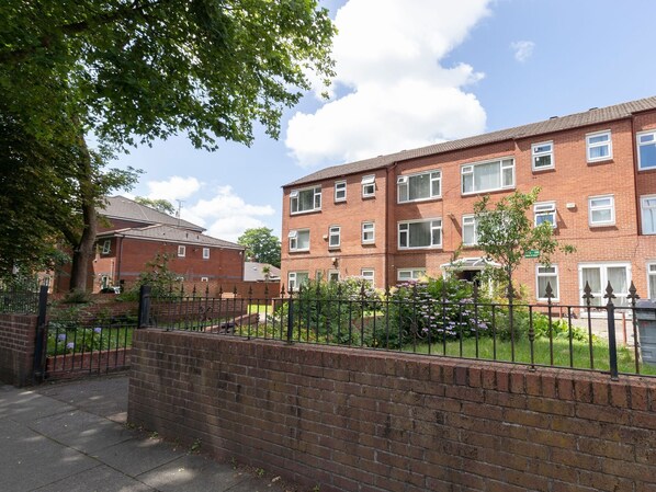 Exterior - Elegant Holiday Home in Manchester near Football Museum (Manchester)