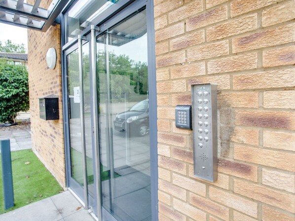 Apartment | Exterior - Urban Apartment in South East for 2 near Canary Karaoke (Milton Keynes)