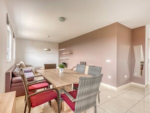 Apartment | Dining - Charming Apartment in Novalja near Zrče Beach  (Novalja)