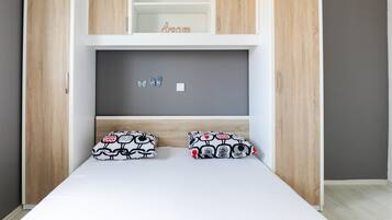 1 bedroom, iron/ironing board, bed sheets