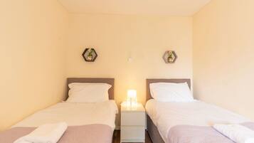 1 bedroom, bed sheets